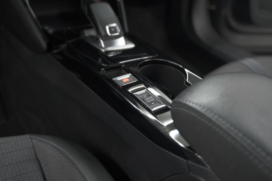 Peugeot 2008 PureTech 130 EAT8 Allure Pack | Stoelverwarming | Adaptieve Cruise Control | Camera