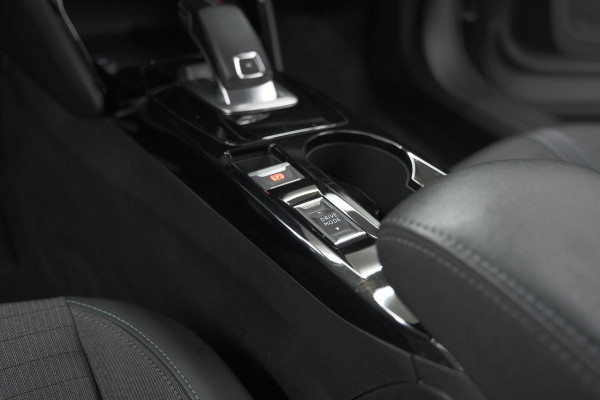 Peugeot 2008 PureTech 130 EAT8 Allure Pack | Stoelverwarming | Adaptieve Cruise Control | Camera