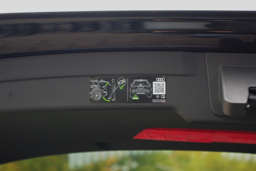 Audi A6 Avant 2.0 e-Hybrid 367 PK Plug-In Quattro Competition S-Line Edition, Luchtvering, Trekhaak, Panoramadak