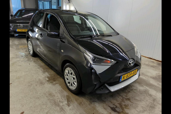 Toyota Aygo 1.0 VVT-i X-Play 5-DRS Airco DAB+ Carplay Navi X-Play Pack Achteruitrij Camera