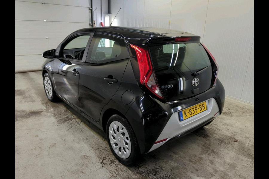 Toyota Aygo 1.0 VVT-i X-Play 5-DRS Airco DAB+ Carplay Navi X-Play Pack Achteruitrij Camera