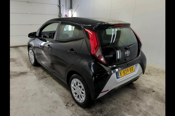 Toyota Aygo 1.0 VVT-i X-Play 5-DRS Airco DAB+ Carplay Navi X-Play Pack Achteruitrij Camera