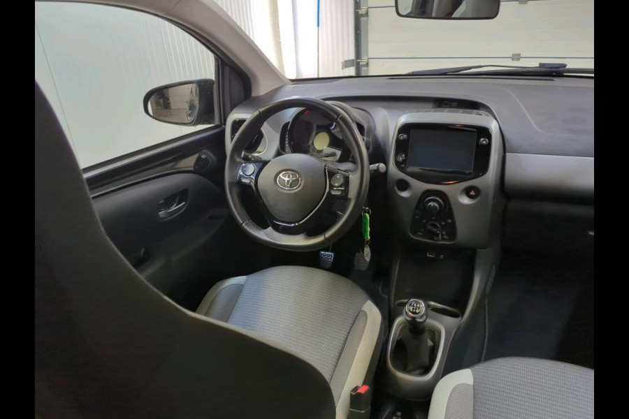 Toyota Aygo 1.0 VVT-i X-Play 5-DRS Airco DAB+ Carplay Navi X-Play Pack Achteruitrij Camera
