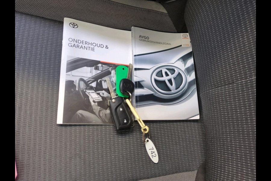 Toyota Aygo 1.0 VVT-i X-Play 5-DRS Airco DAB+ Carplay Navi X-Play Pack Achteruitrij Camera