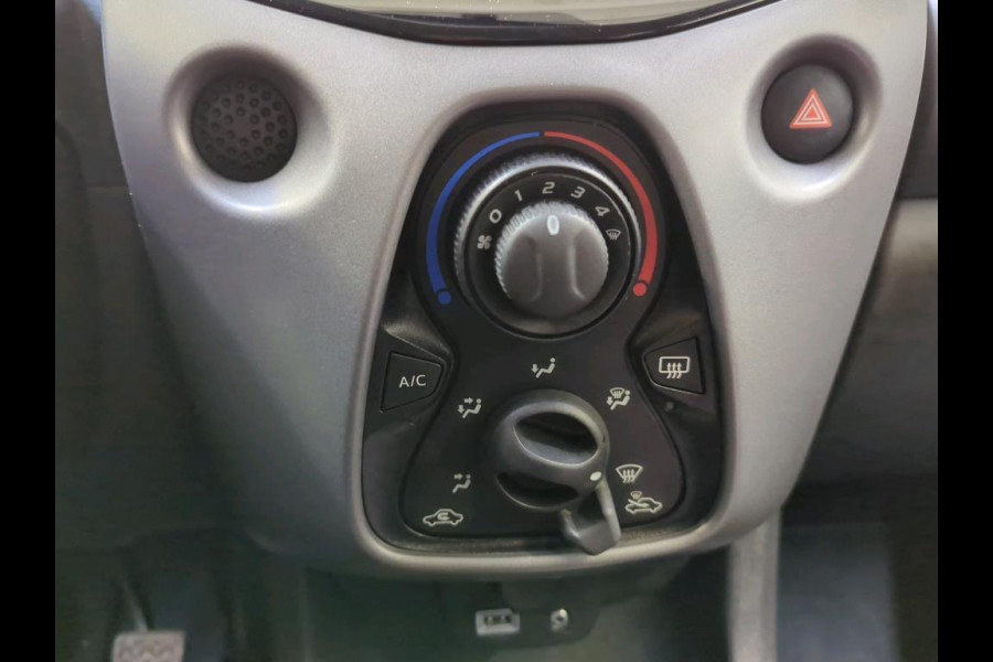 Toyota Aygo 1.0 VVT-i X-Play 5-DRS Airco DAB+ Carplay Navi X-Play Pack Achteruitrij Camera