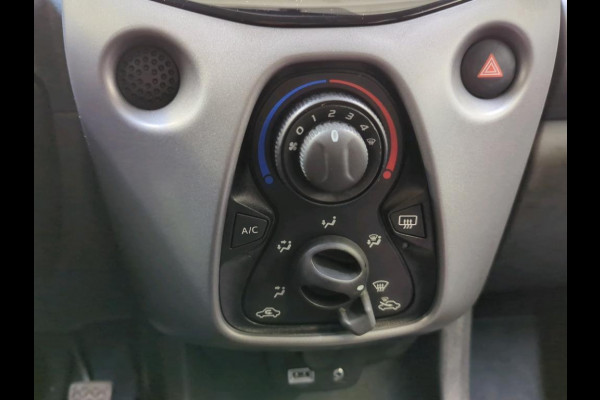 Toyota Aygo 1.0 VVT-i X-Play 5-DRS Airco DAB+ Carplay Navi X-Play Pack Achteruitrij Camera