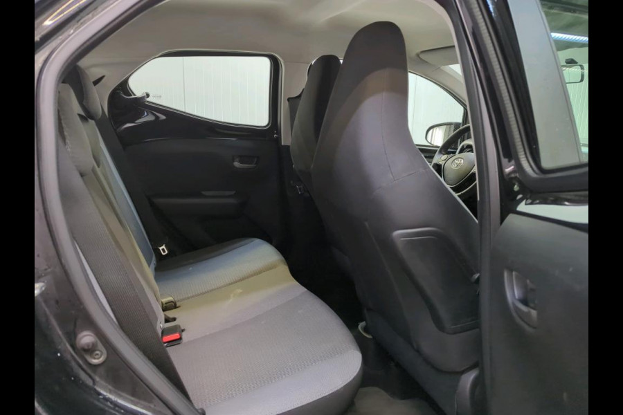 Toyota Aygo 1.0 VVT-i X-Play 5-DRS Airco DAB+ Carplay Navi X-Play Pack Achteruitrij Camera