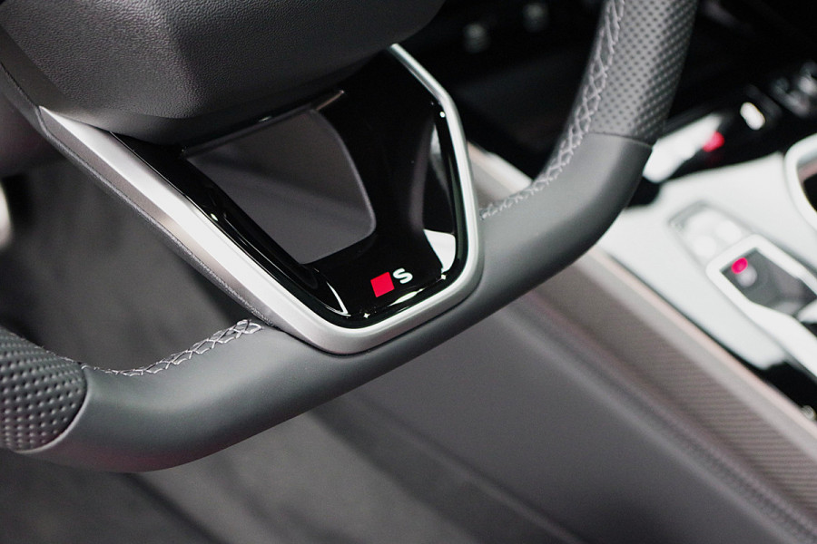 Audi A6 Avant 2.0 e-Hybrid 367 PK Plug-In Quattro Competition S-Line Edition, (80.000,- Euro Bijtellingswaarde) Luchtvering, Trekhaak, P