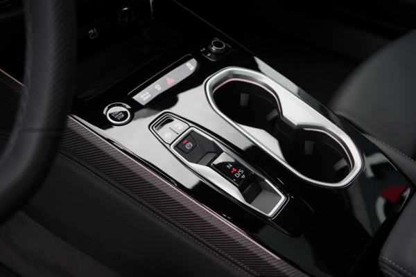 Audi A6 Avant 2.0 e-Hybrid 367 PK Plug-In Quattro Competition S-Line Edition, (80.000,- Euro Bijtellingswaarde) Luchtvering, Trekhaak, P