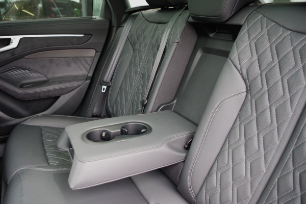 Audi A6 Avant 2.0 e-Hybrid 367 PK Plug-In Quattro Competition S-Line Edition, (80.000,- Euro Bijtellingswaarde) Luchtvering, Trekhaak, P