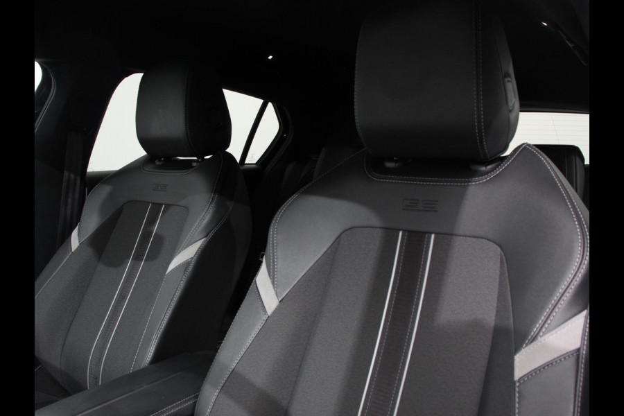 Opel Astra 1.2 Automaat GS Line | Climate control | Adaptive cruise control | LED | Voorstoelen verwarmd | Stuurwiel verwarmd | Achteruitrij camera 360* | Sfeer verlichting | Apple carplay/ Android auto