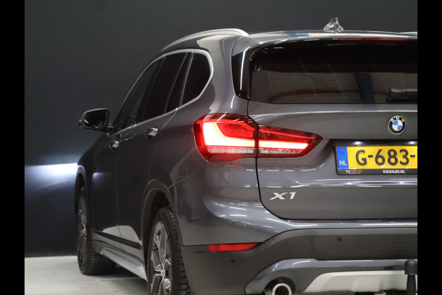 BMW X1 sDrive20i VDL Nedcar Edition [GROOT NAVIGATIE, TREKHAAK, HUD, PDC V+A, BLUETOOTH TELEFOON, CRUISE CONTROL, STOELVERWARMING, ELEKTRISCHE ACHTERKLEP, BMW LED, NIEUWSTAAT]