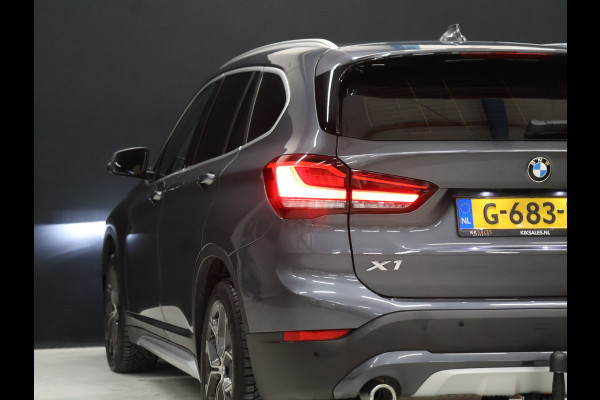 BMW X1 sDrive20i VDL Nedcar Edition [GROOT NAVIGATIE, TREKHAAK, HUD, PDC V+A, BLUETOOTH TELEFOON, CRUISE CONTROL, STOELVERWARMING, ELEKTRISCHE ACHTERKLEP, BMW LED, NIEUWSTAAT]