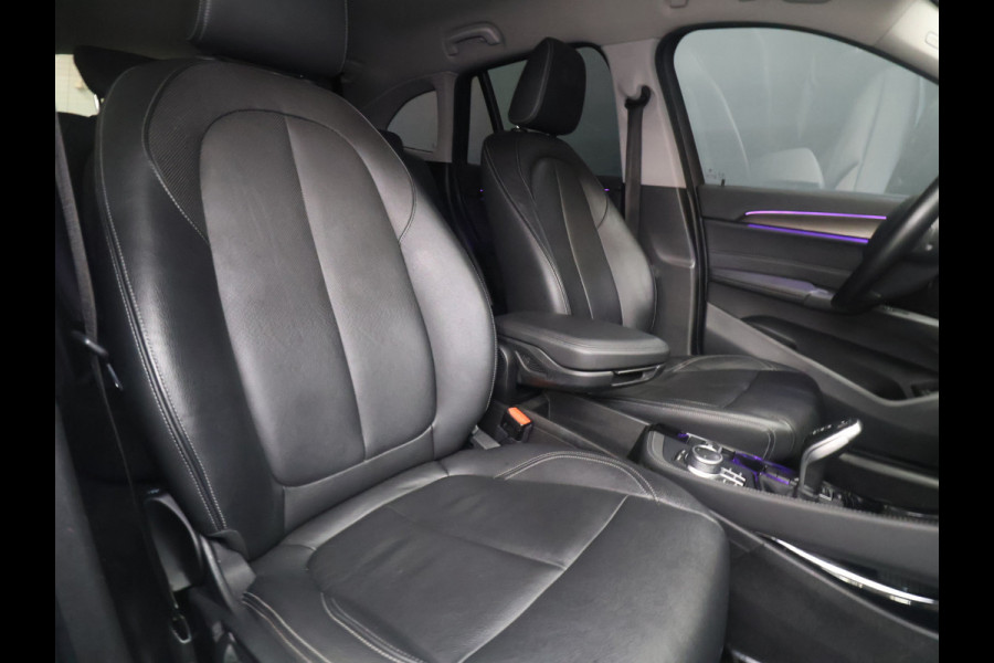 BMW X1 sDrive20i VDL Nedcar Edition [GROOT NAVIGATIE, TREKHAAK, HUD, PDC V+A, BLUETOOTH TELEFOON, CRUISE CONTROL, STOELVERWARMING, ELEKTRISCHE ACHTERKLEP, BMW LED, NIEUWSTAAT]