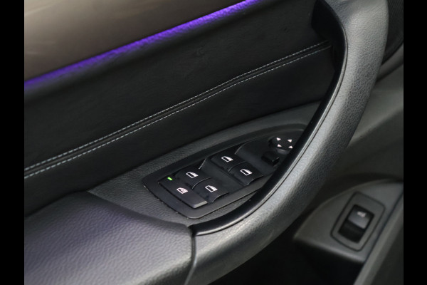 BMW X1 sDrive20i VDL Nedcar Edition [GROOT NAVIGATIE, TREKHAAK, HUD, PDC V+A, BLUETOOTH TELEFOON, CRUISE CONTROL, STOELVERWARMING, ELEKTRISCHE ACHTERKLEP, BMW LED, NIEUWSTAAT]