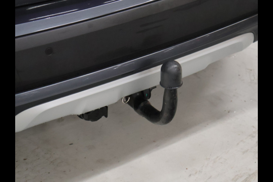 BMW X1 sDrive20i VDL Nedcar Edition [GROOT NAVIGATIE, TREKHAAK, HUD, PDC V+A, BLUETOOTH TELEFOON, CRUISE CONTROL, STOELVERWARMING, ELEKTRISCHE ACHTERKLEP, BMW LED, NIEUWSTAAT]