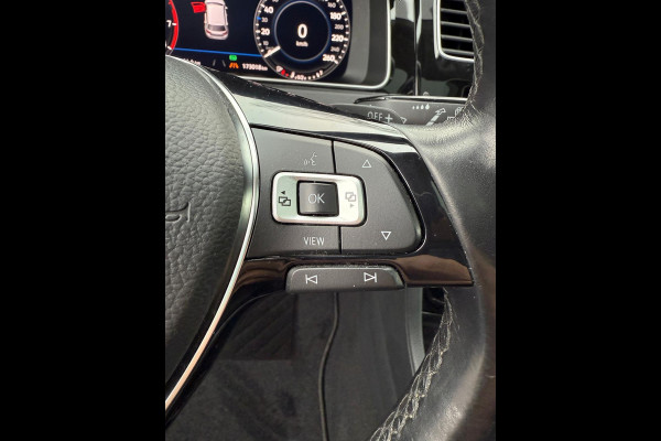 Volkswagen Golf 1.5 TSI Highline Business R / Panoramadak