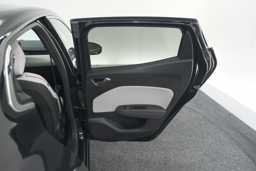 Renault Clio TCe 130 EDC Initiale Paris | Pack Winter | Camera | BOSE Audio | Dodehoekdetectie