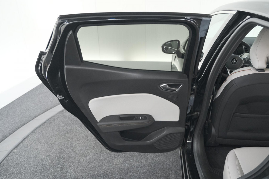 Renault Clio TCe 130 EDC Initiale Paris | Pack Winter | Camera | BOSE Audio | Dodehoekdetectie