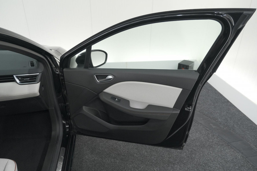 Renault Clio TCe 130 EDC Initiale Paris | Pack Winter | Camera | BOSE Audio | Dodehoekdetectie