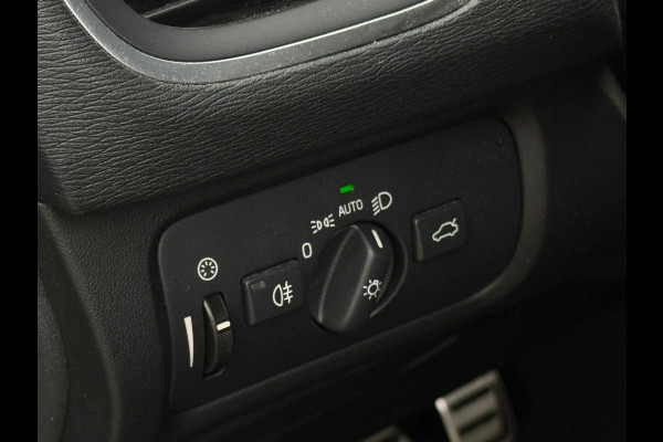 Volvo V40 1.5 T3 Polar+ Sport R-design Pano|Harman Kardon|Dealer Onderhouden