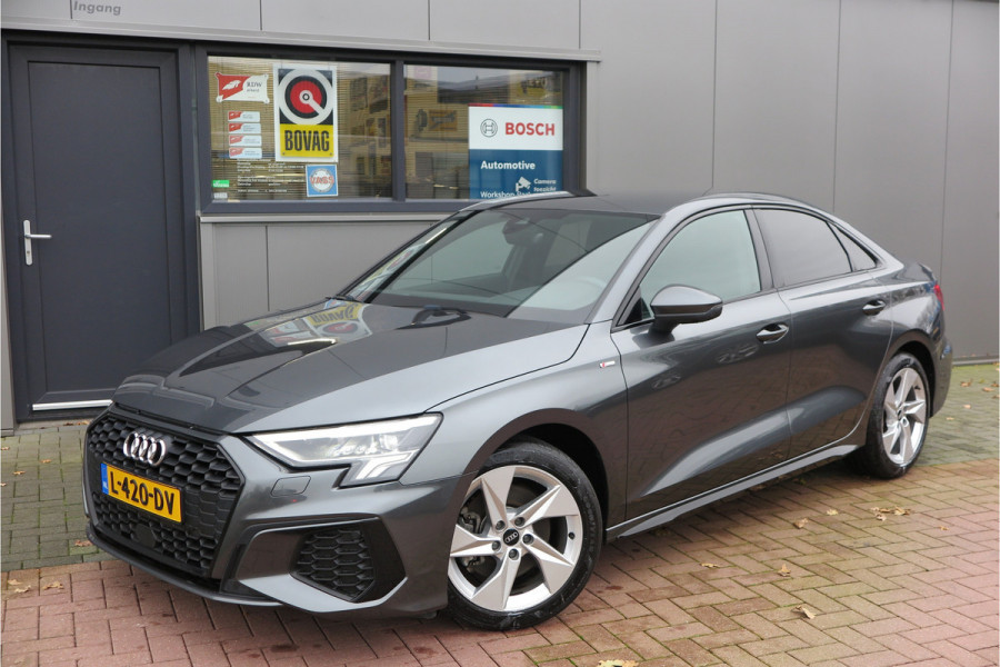 Audi A3 Limousine 35 TFSI 150pk S-Tronic 2x S-Line Edition Virtual cockpit, Stoelverwarming, Privacy glass, DAB+ , Carplay , etc. .