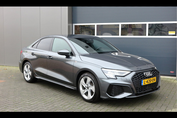 Audi A3 Limousine 35 TFSI 150pk S-Tronic 2x S-Line Edition Virtual cockpit, Stoelverwarming, Privacy glass, DAB+ , Carplay , etc. .