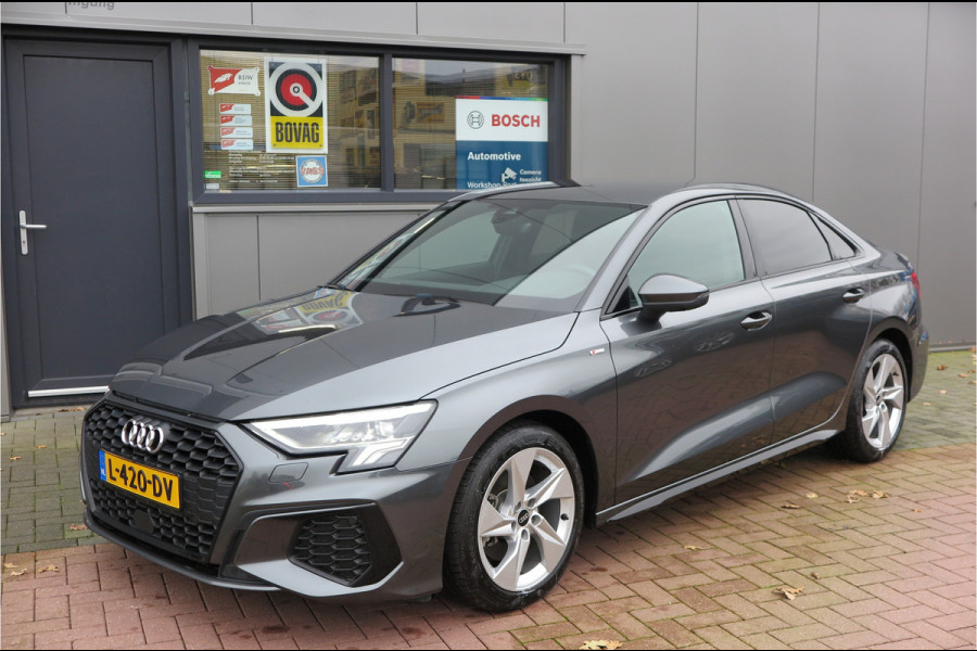 Audi A3 Limousine 35 TFSI 150pk S-Tronic 2x S-Line Edition Virtual cockpit, Stoelverwarming, Privacy glass, DAB+ , Carplay , etc. .
