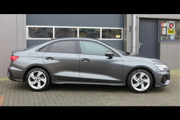 Audi A3 Limousine 35 TFSI 150pk S-Tronic 2x S-Line Edition Virtual cockpit, Stoelverwarming, Privacy glass, DAB+ , Carplay , etc. .