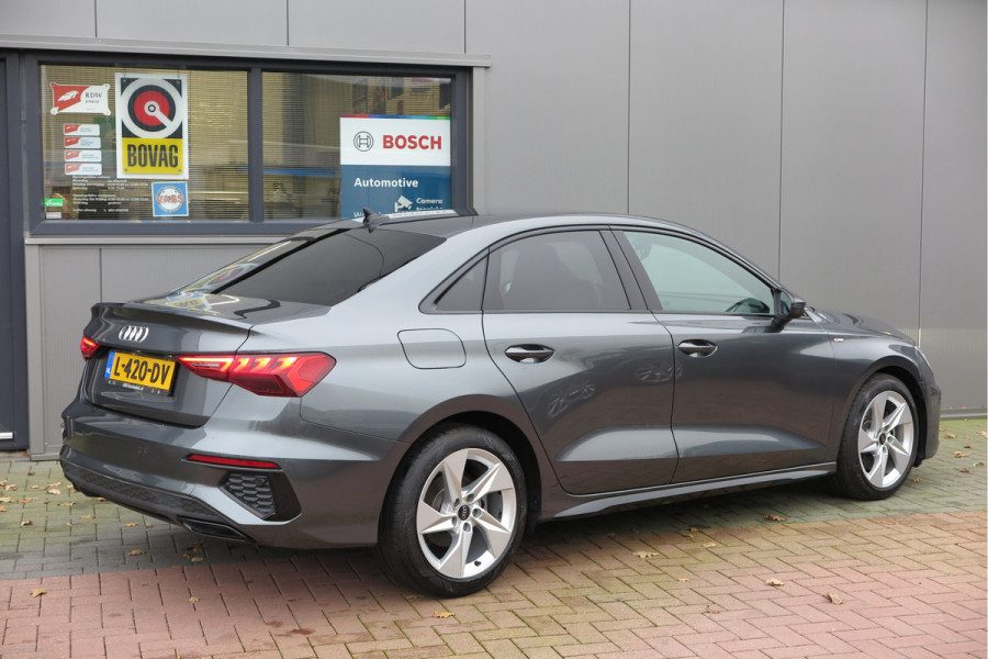 Audi A3 Limousine 35 TFSI 150pk S-Tronic 2x S-Line Edition Virtual cockpit, Stoelverwarming, Privacy glass, DAB+ , Carplay , etc. .
