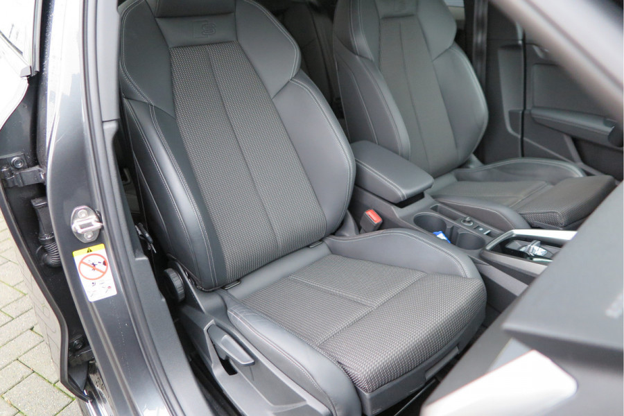 Audi A3 Limousine 35 TFSI 150pk S-Tronic 2x S-Line Edition Virtual cockpit, Stoelverwarming, Privacy glass, DAB+ , Carplay , etc. .