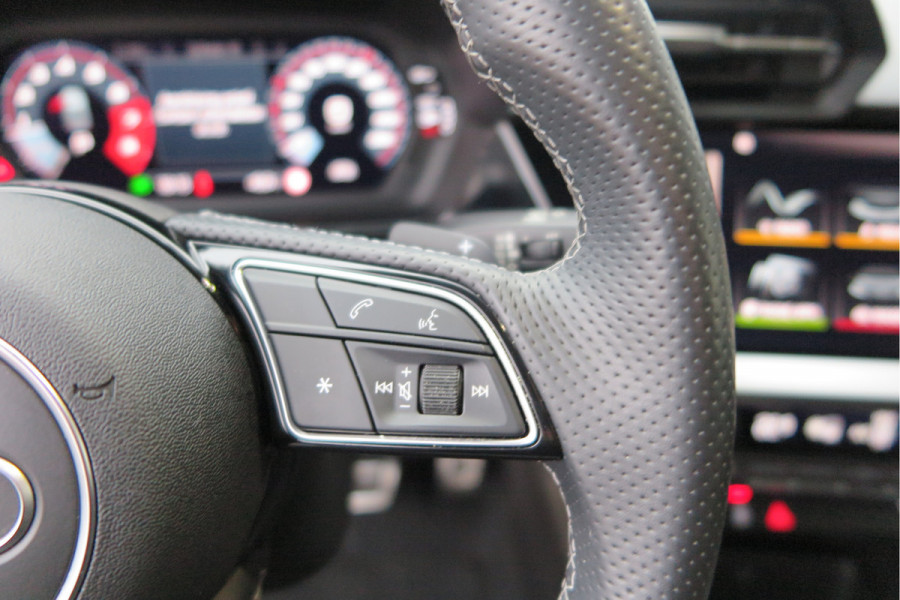 Audi A3 Limousine 35 TFSI 150pk S-Tronic 2x S-Line Edition Virtual cockpit, Stoelverwarming, Privacy glass, DAB+ , Carplay , etc. .