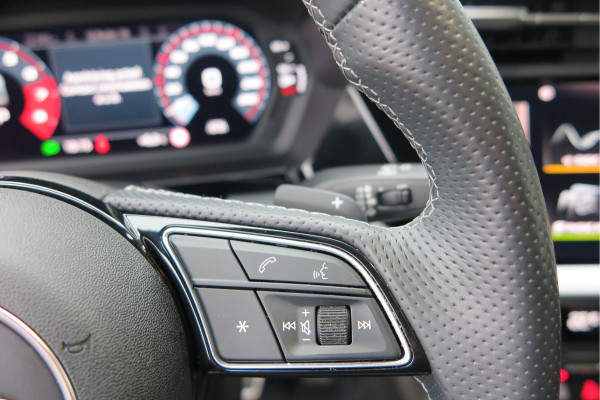 Audi A3 Limousine 35 TFSI 150pk S-Tronic 2x S-Line Edition Virtual cockpit, Stoelverwarming, Privacy glass, DAB+ , Carplay , etc. .