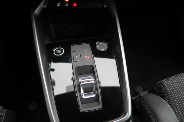 Audi A3 Limousine 35 TFSI 150pk S-Tronic 2x S-Line Edition Virtual cockpit, Stoelverwarming, Privacy glass, DAB+ , Carplay , etc. .