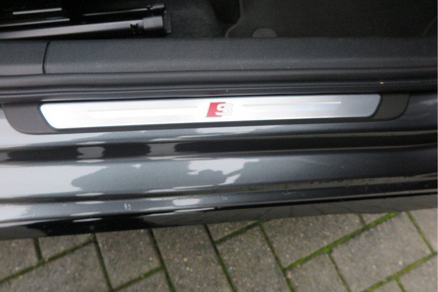 Audi A3 Limousine 35 TFSI 150pk S-Tronic 2x S-Line Edition Virtual cockpit, Stoelverwarming, Privacy glass, DAB+ , Carplay , etc. .