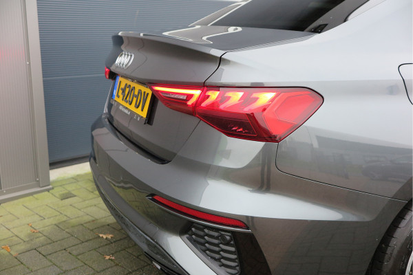 Audi A3 Limousine 35 TFSI 150pk S-Tronic 2x S-Line Edition Virtual cockpit, Stoelverwarming, Privacy glass, DAB+ , Carplay , etc. .
