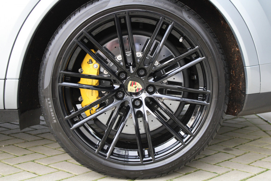 Porsche Cayenne Coupé 4.0 Turbo S E-Hybrid | VOL! | HUD | SOFT-CLOSE | KEYLESS | BOSE | PANO | MEMORY | TREKHAAK | KERAMISCH |