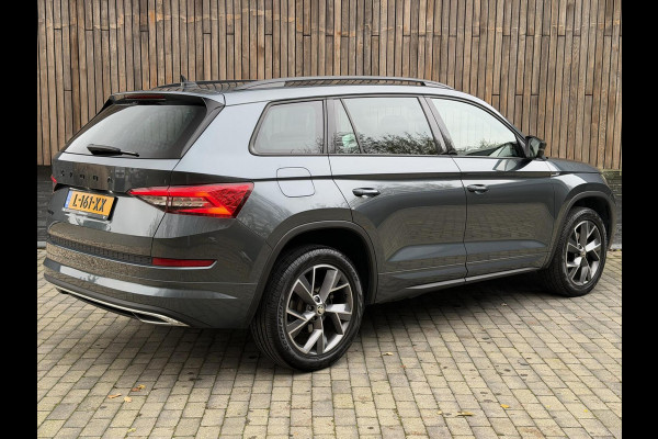 Škoda Kodiaq 1.5 TSI Sportline Automaat | Trekhaak uitklapbaar | Navigatiesysteem | Stoelverwarming | Stuurverwarming | Getint glas | Cruise