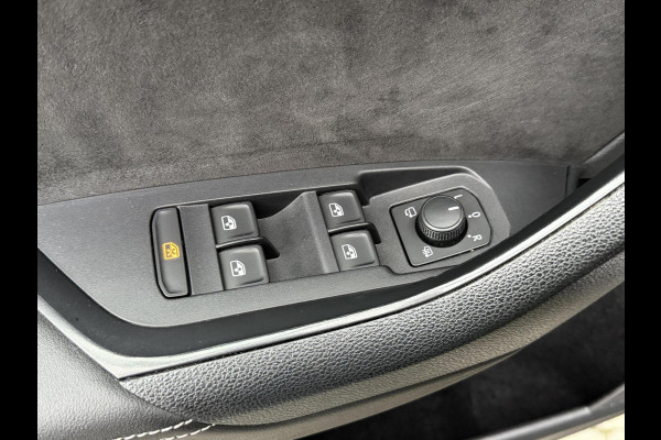 Škoda Kodiaq 1.5 TSI Sportline Automaat | Trekhaak uitklapbaar | Navigatiesysteem | Stoelverwarming | Stuurverwarming | Getint glas | Cruise