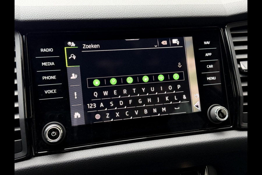 Škoda Kodiaq 1.5 TSI Sportline Automaat | Trekhaak uitklapbaar | Navigatiesysteem | Stoelverwarming | Stuurverwarming | Getint glas | Cruise