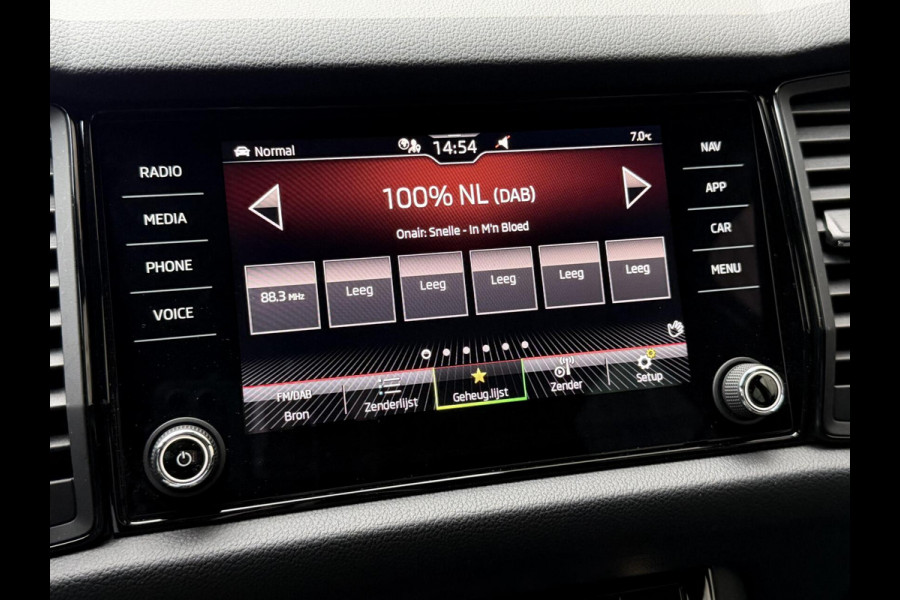 Škoda Kodiaq 1.5 TSI Sportline Automaat | Trekhaak uitklapbaar | Navigatiesysteem | Stoelverwarming | Stuurverwarming | Getint glas | Cruise