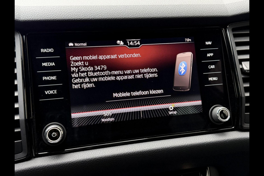 Škoda Kodiaq 1.5 TSI Sportline Automaat | Trekhaak uitklapbaar | Navigatiesysteem | Stoelverwarming | Stuurverwarming | Getint glas | Cruise