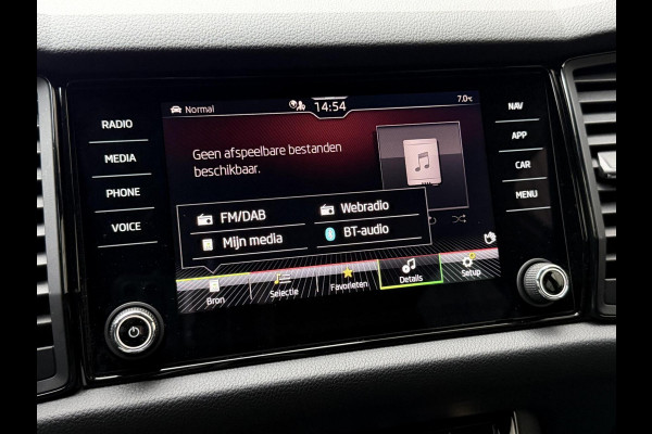 Škoda Kodiaq 1.5 TSI Sportline Automaat | Trekhaak uitklapbaar | Navigatiesysteem | Stoelverwarming | Stuurverwarming | Getint glas | Cruise