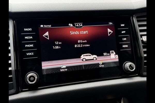 Škoda Kodiaq 1.5 TSI Sportline Automaat | Trekhaak uitklapbaar | Navigatiesysteem | Stoelverwarming | Stuurverwarming | Getint glas | Cruise