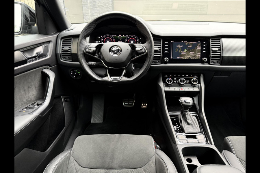 Škoda Kodiaq 1.5 TSI Sportline Automaat | Trekhaak uitklapbaar | Navigatiesysteem | Stoelverwarming | Stuurverwarming | Getint glas | Cruise