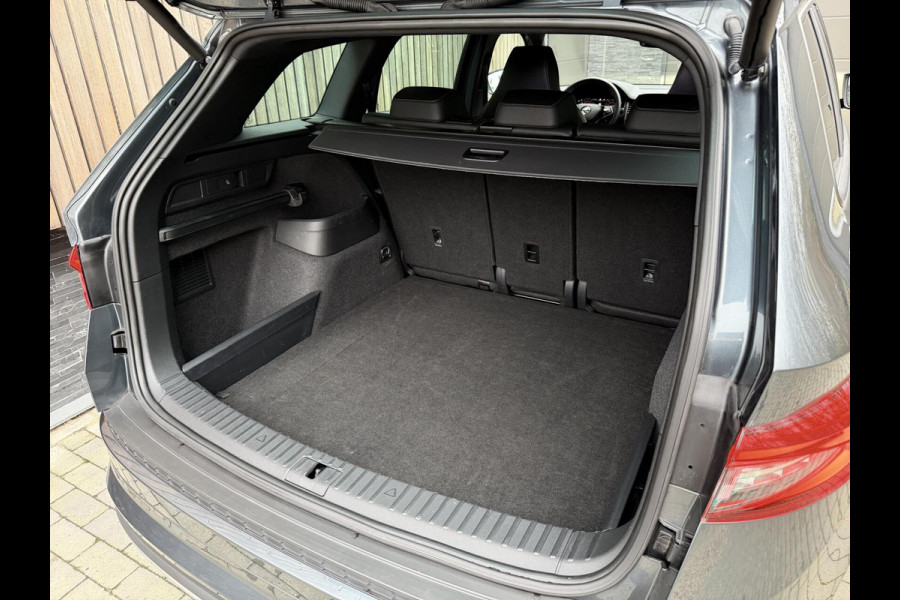 Škoda Kodiaq 1.5 TSI Sportline Automaat | Trekhaak uitklapbaar | Navigatiesysteem | Stoelverwarming | Stuurverwarming | Getint glas | Cruise