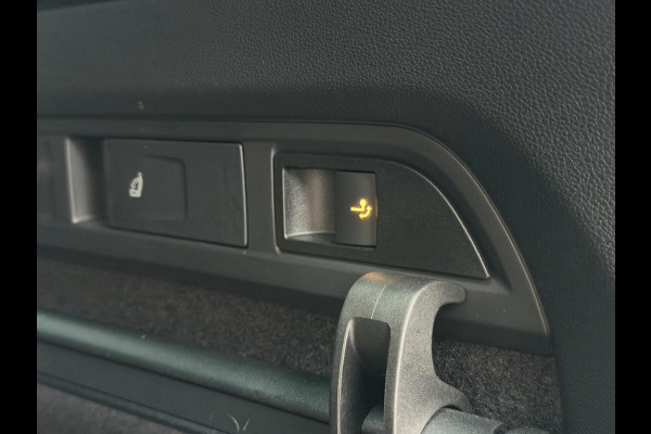 Škoda Kodiaq 1.5 TSI Sportline Automaat | Trekhaak uitklapbaar | Navigatiesysteem | Stoelverwarming | Stuurverwarming | Getint glas | Cruise