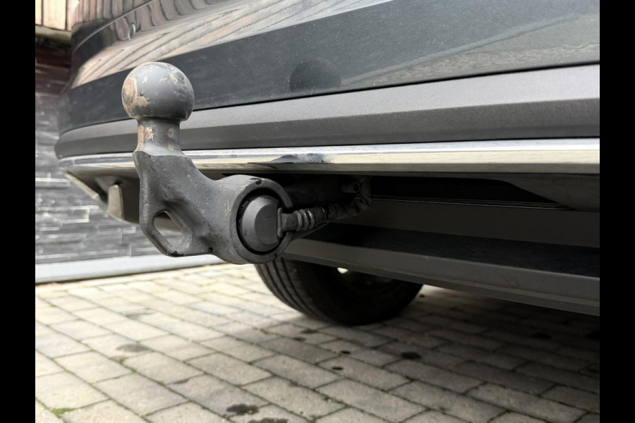 Škoda Kodiaq 1.5 TSI Sportline Automaat | Trekhaak uitklapbaar | Navigatiesysteem | Stoelverwarming | Stuurverwarming | Getint glas | Cruise