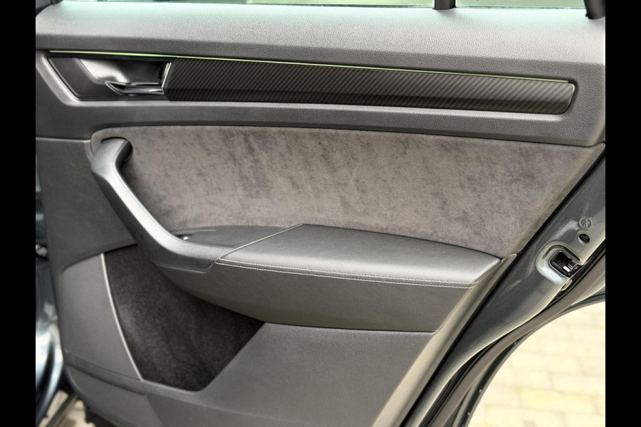 Škoda Kodiaq 1.5 TSI Sportline Automaat | Trekhaak uitklapbaar | Navigatiesysteem | Stoelverwarming | Stuurverwarming | Getint glas | Cruise