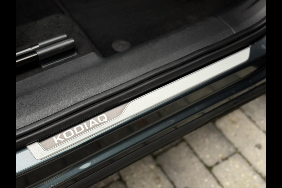 Škoda Kodiaq 1.5 TSI Sportline Automaat | Trekhaak uitklapbaar | Navigatiesysteem | Stoelverwarming | Stuurverwarming | Getint glas | Cruise